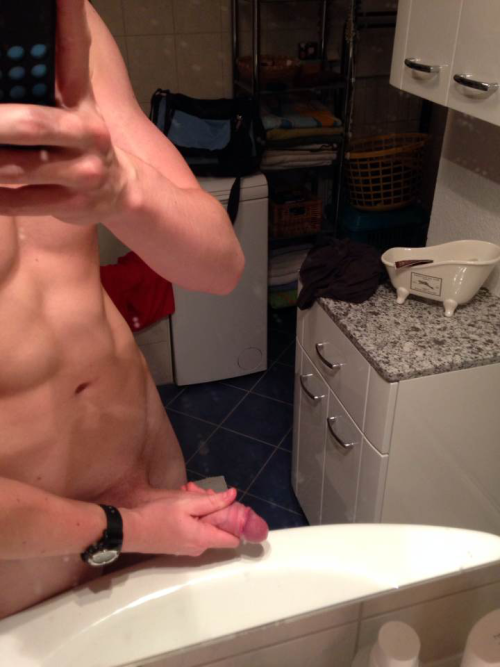 /Sebastian Selfpix/
